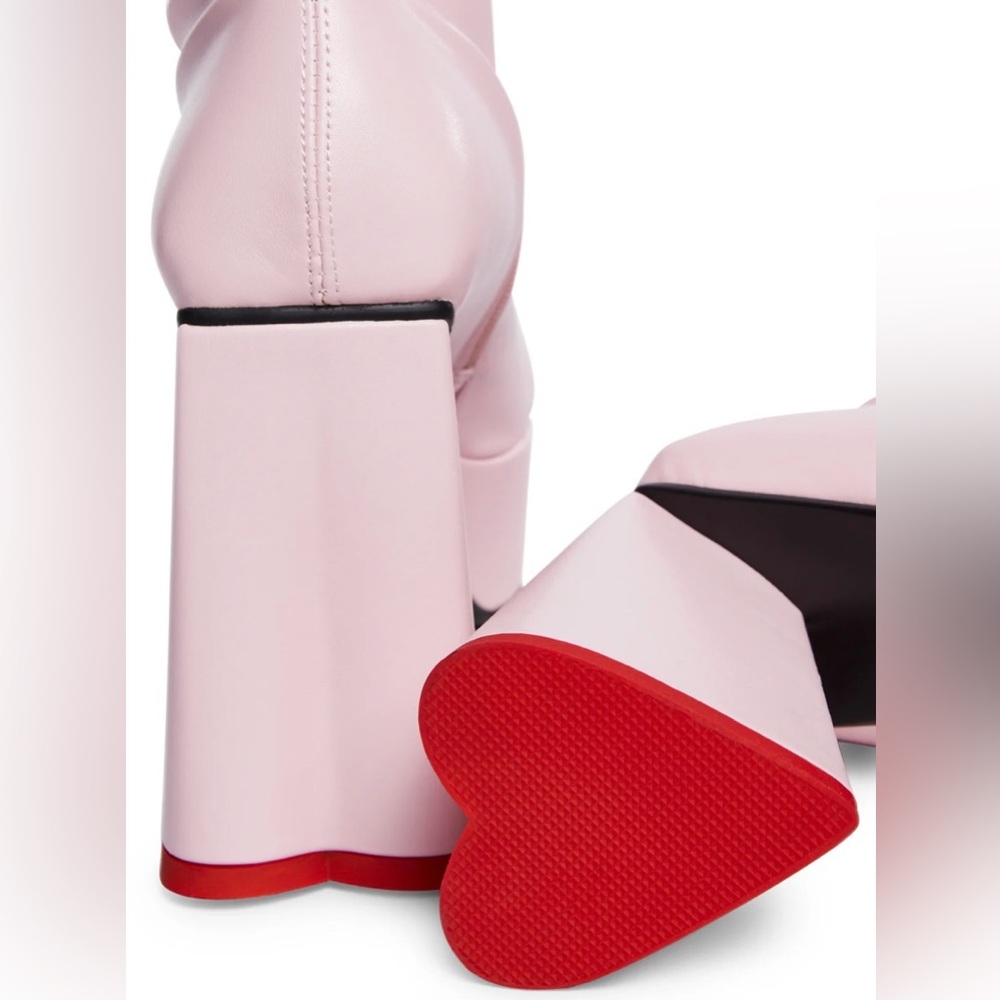 "Walk on by" Ankle boots by Lamoda